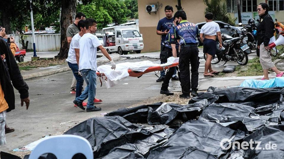 Die Küstenstadt Bogo City war besonders stark betroffen. Bild: Uncredited/AP/dpa