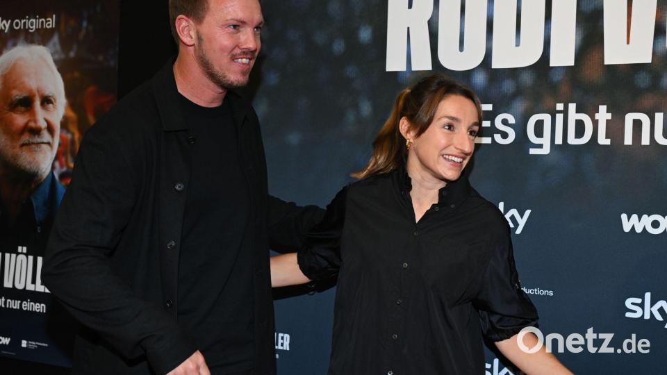 Vor der Nominierung war der Bundestrainer noch bei der Premiere der Völler-Doku. Bild: Arne Dedert/dpa