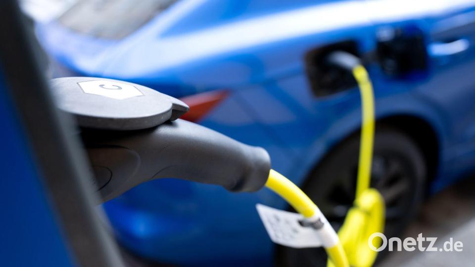 Die Zahl der Elektroautos in Deutschland ist zuletzt deutlich gestiegen. (Symbolbild) Bild: Sven Hoppe/dpa