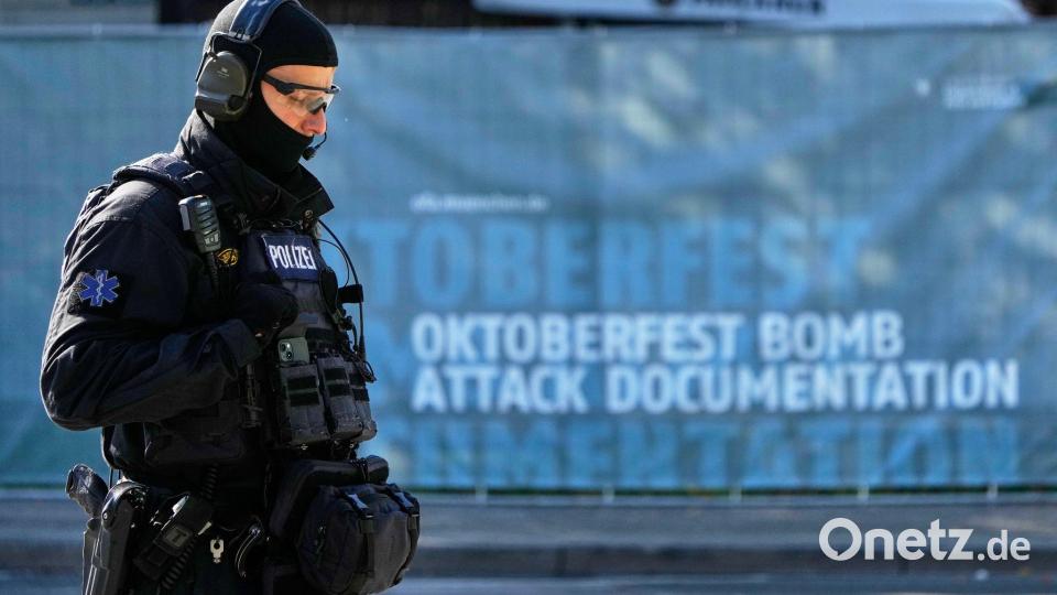 Das Wiesn-Gelände wurde abgesucht. Bild: Matthias Schrader/AP/dpa
