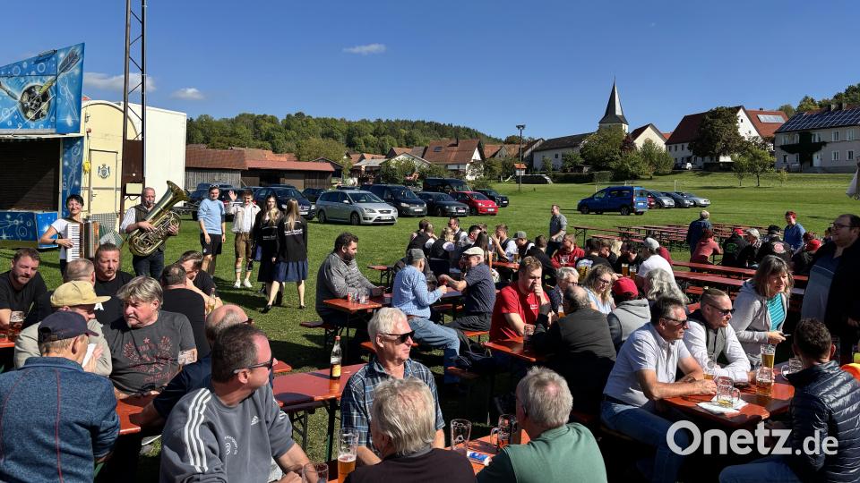 Ein gut besuchter Frühschoppen am Montag. Bild: lei