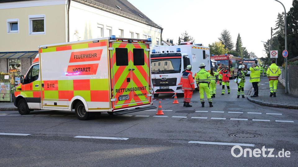 Großeinsatz in München: Bei dem Großeinsatz in einem brennenden Haus in München sind Sprengfallen gefunden worden. Bild: Felix Hörhager/dpa