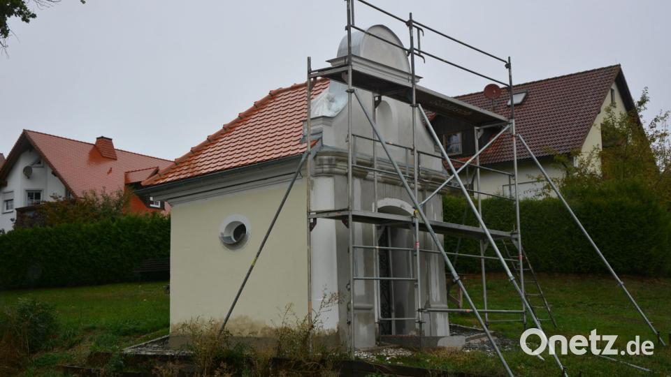 Die Arbeiten an der Kapelle am Kirchberg sollen Mitte Oktober abgeschlossen sein. Für das 110.000 Euro teure Sanierungsprojekt erhält die Marktgemeinde einen Zuschuss in Höhe von 90 Prozent. Bild: jr