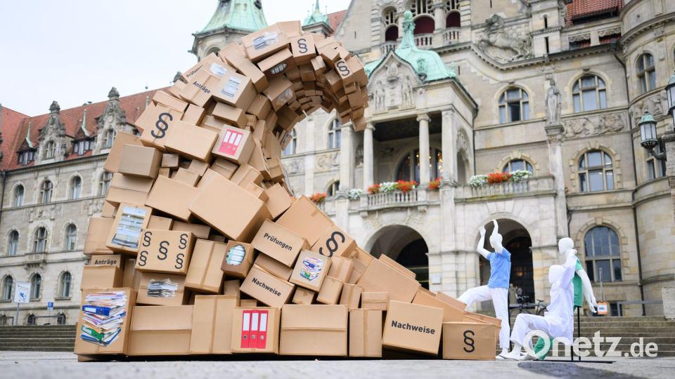 Viele Branchen klagen über bürokratischen Aufwand. (Archivbild) Bild: Julian Stratenschulte/dpa