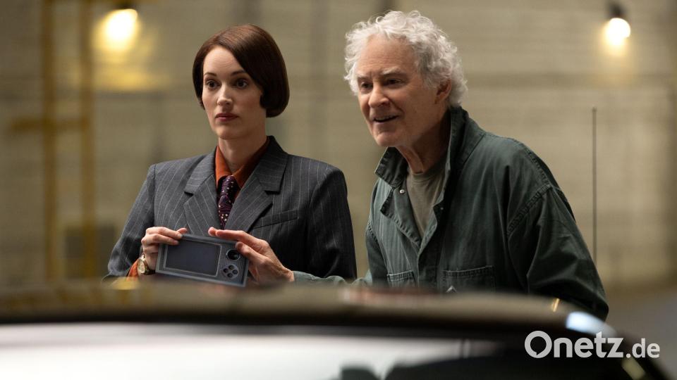 Und auch in den Nebenrollen beste Unterhaltung mit Phoebe Waller Bridge und Kevin Kline als Mitarbeiter einer schicksallenkenden Autovermietung. Bild: Matt Kennedy/Sony Pictures /dpa