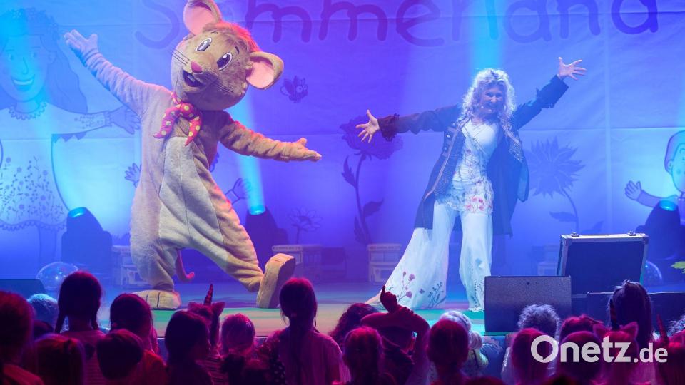 Auf Tour: Simone Sommerland bringt die Kinderlieder auch auf die Bühne. (Archivbild) Bild: Bernd Thissen/dpa