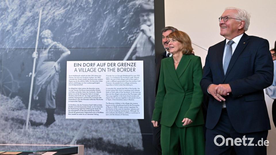 Bundespräsident Steinmeier und seine Frau besichtigen den Neubau des Deutsch-Deutschen Museums in Mödlareuth. Bild: Martin Schutt/dpa