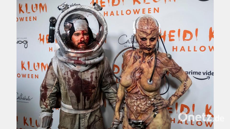 Heidi Klum verbringt viele Stunden in der Maske für ihre Halloween-Verkleidung. (Archivbild) Bild: Charles Sykes/Invision/dpa