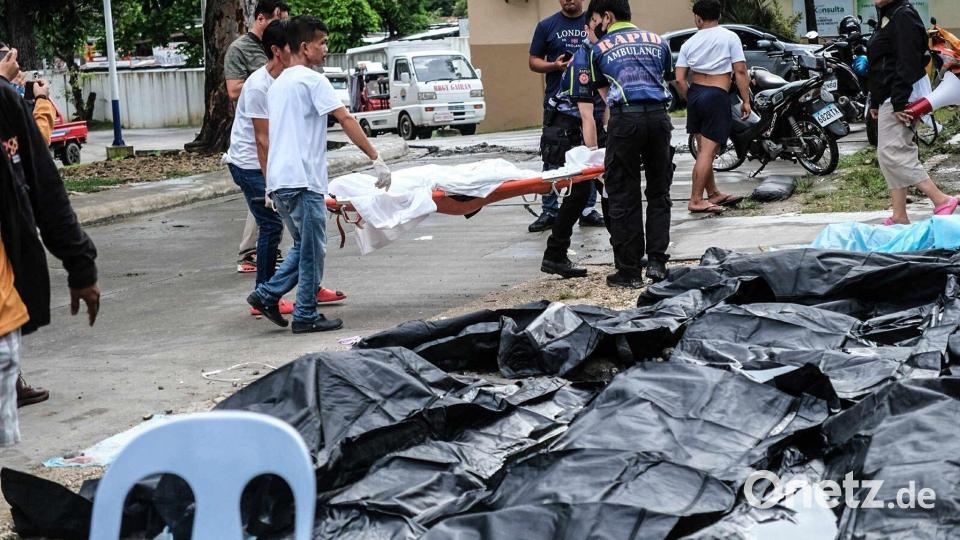 Vor Krankenhäusern in der Provinz Cebu waren Leichensäcke aufgereiht. Bild: Uncredited/AP/dpa