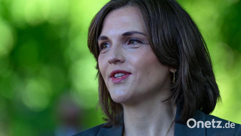 Die Ostbeauftragte Elisabeth Kaiser sagt: „35 Jahre nach der Deutschen Einheit haben wir immer noch verkrustete Vermögensverhältnisse in Deutschland.“ (Archivbild) Bild: Patrick Pleul/dpa