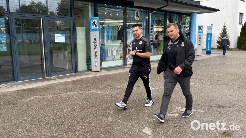 Sollen den Abwärtstrend des TSV 1860 München stoppen: Interims-Trainer Alper Kayabunar (l) und Interims-Geschäftsführer Manfred Paula. Bild: Christian Kunz/dpa