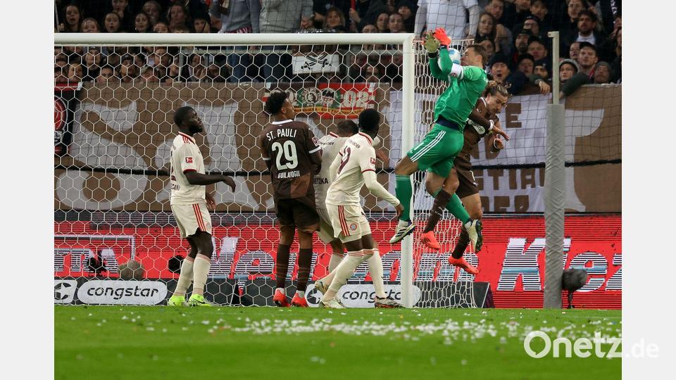 Bayern-Torwart Manuel Neuer am Millerntor gegen den FC St. Pauli. (Archiv) Bild: Christian Charisius/dpa