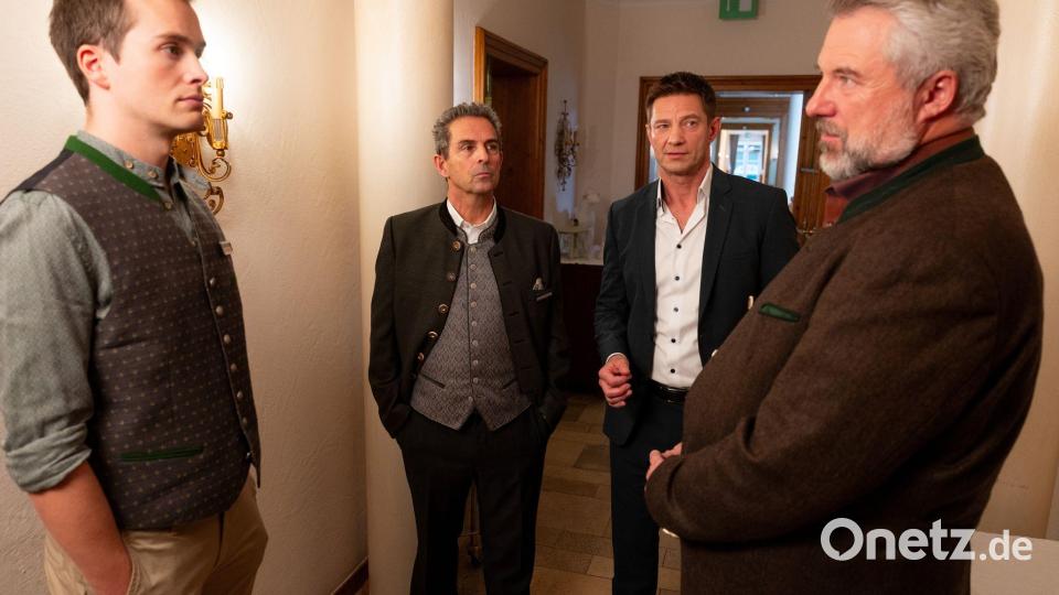 Zu Beginn der neuen Staffel ermitteln Stadler und Hansen zu einer Familienfehde. Bild: Markus Sapper/ZDF/dpa