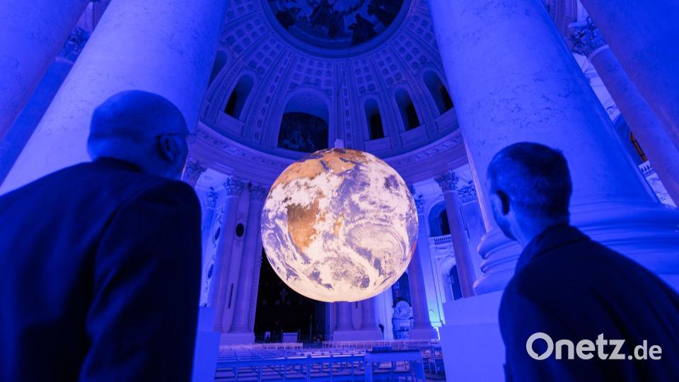 Die Kunstinstallation Gaia hängt im Dom von St. Blasien. Bild: Philipp von Ditfurth/dpa