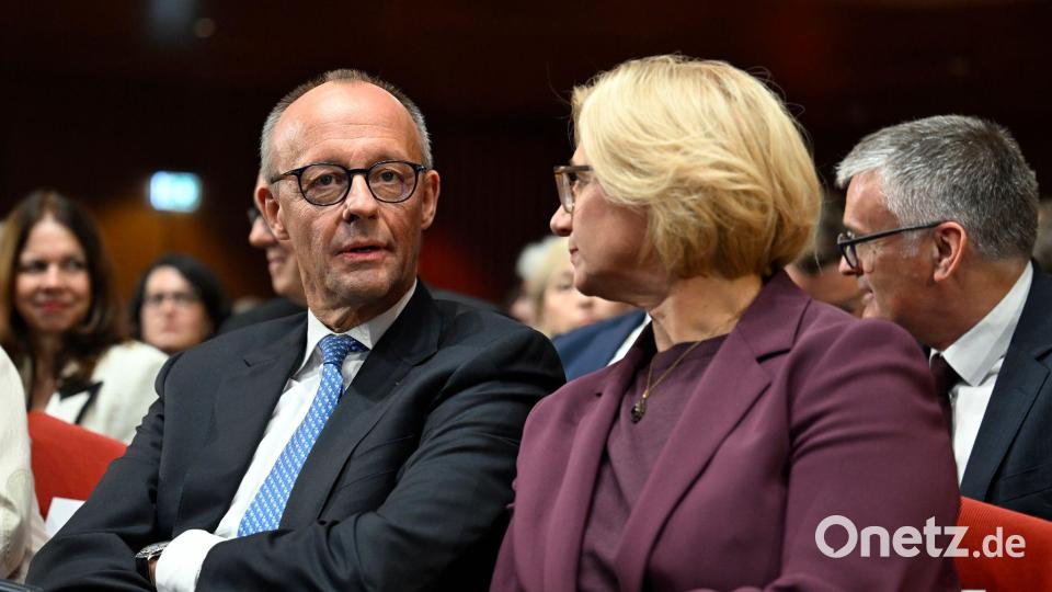 Bundesratspräsidentin Anke Rehlinger, die Ministerpräsidentin des Saarlands, richtet die Einheitsfeier aus. Bild: Jean-Christophe Verhaegen/POOL AFP/dpa