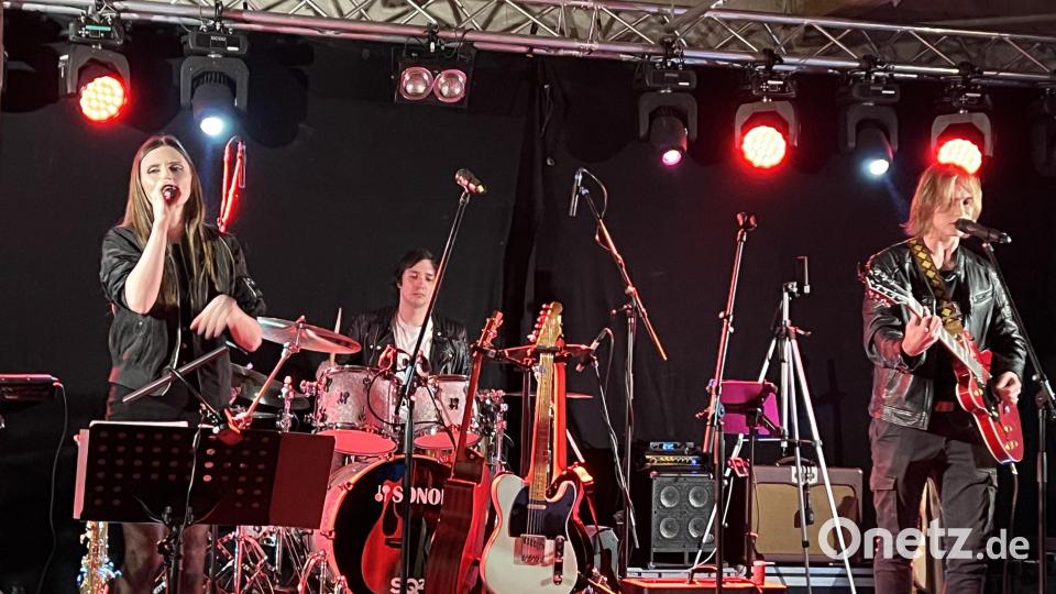 Die Vorband &quot;Blue Dream &quot; bereitete perfekt auf den Auftritt von &quot;Intermezzo&quot; vor. Bild: mma