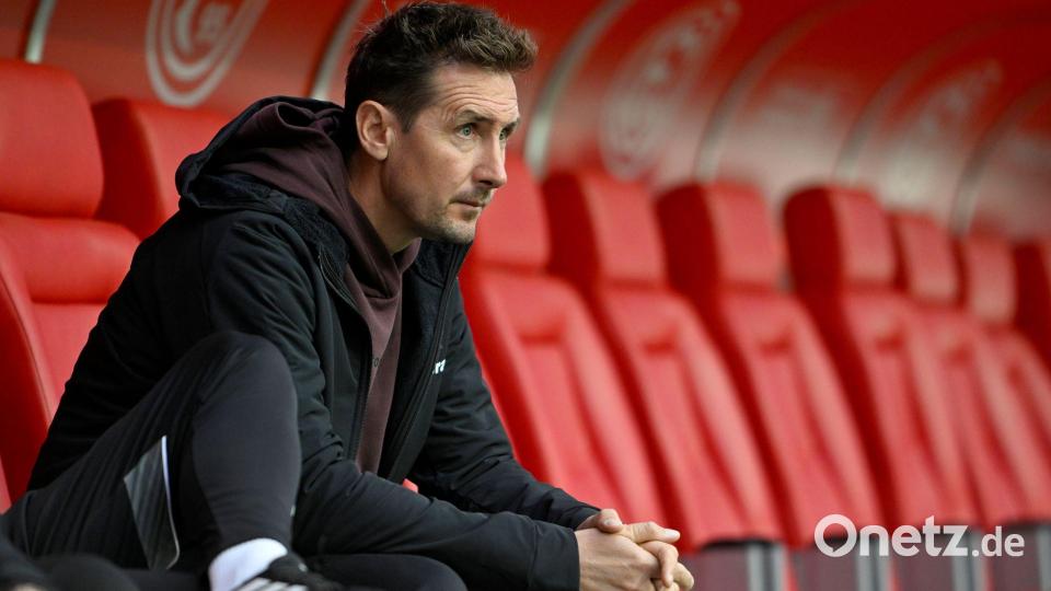 Bleibt erst einam auf der Nürnberger Trainerbank. Miroslav Klose. Bild: Anke Waelischmiller/dpa