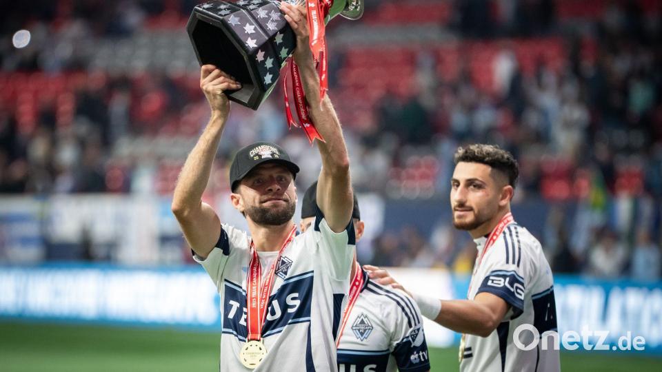 Thomas Müller (l) gewann mit den Vancouver Whitecaps die kanadische Meisterschaft. Bild: ETHAN CAIRNS/The Canadian Press/AP/dpa