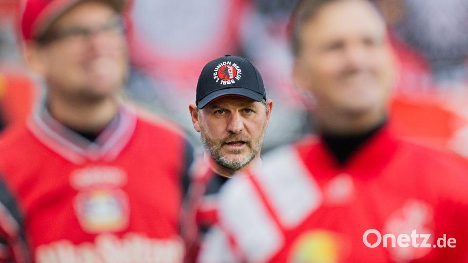 Steffen Baumgart sprach mit den Fans. Bild: Rolf Vennenbernd/dpa