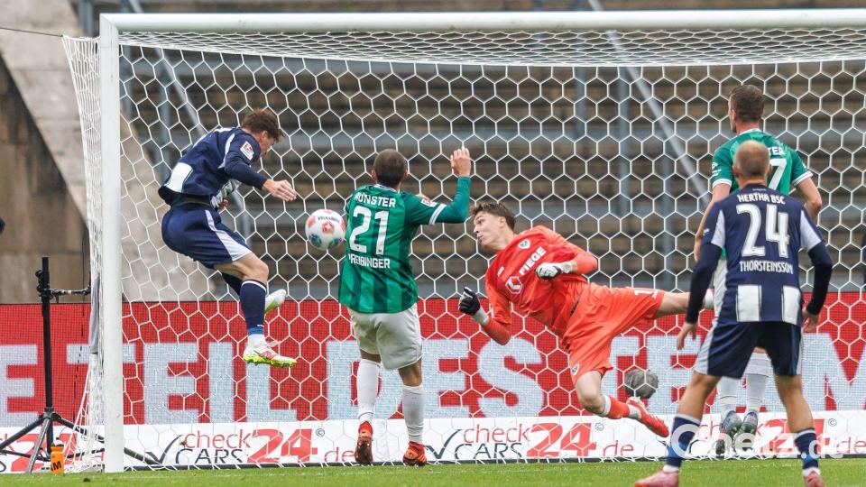 Das erste Heimtor im vierten Heimspiel: Sebastian Grönning erzielt das 1:0 gegen Preußen Münster. Bild: Andreas Gora/dpa