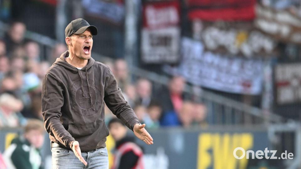 Pauli-Coach Alexander Blessin konnte mit der Leistung seines Teams nicht zufrieden sein. Bild: Carmen Jaspersen/dpa