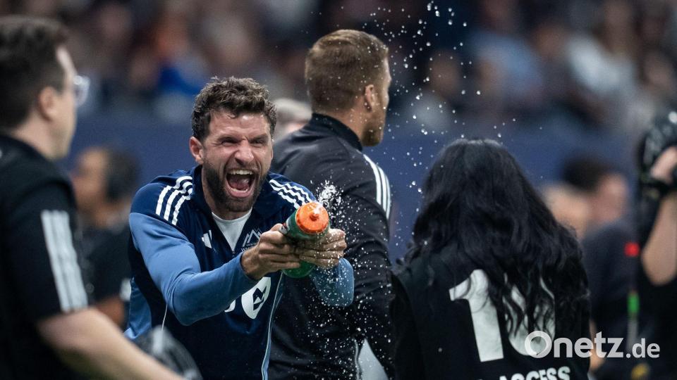 Thomas Müller ist auch in seinem neuen Team ein Spaßvogel. Bild: Ethan Cairns/The Canadian Press/AP/dpa