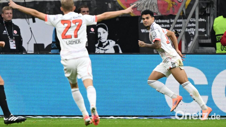 Brachte den FC Bayern früh auf die Siegerstraße: Luis Díaz (r). Bild: Arne Dedert/dpa