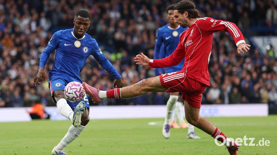 Chelseas Moises Caicedo (l) gegen Liverpools Dominik Szoboszlai. Bild: Ian Walton/AP/dpa