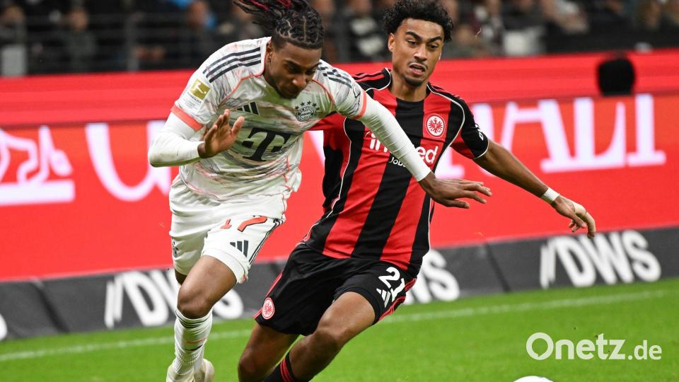 Oft einen Schritt schneller als Frankfurts Nathaniel Brown: Bayern-Star Michael Olise (l). Bild: Arne Dedert/dpa