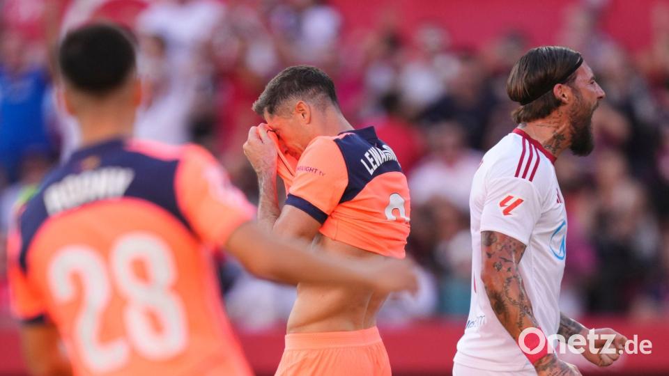 Robert Lewandowski erwischte im Spiel beim FC Sevilla nicht seinen besten Tag. Bild: Jose Breton/AP/dpa