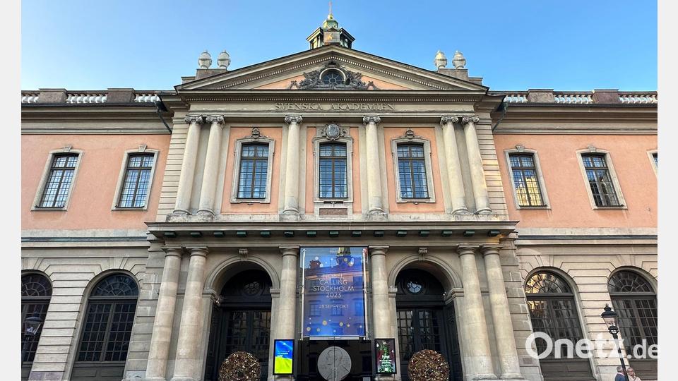 Im ersten Stockwerk dieses Gebäude wird der Literaturnobelpreisträger verkündet. (Archivbild) Bild: Steffen Trumpf/dpa