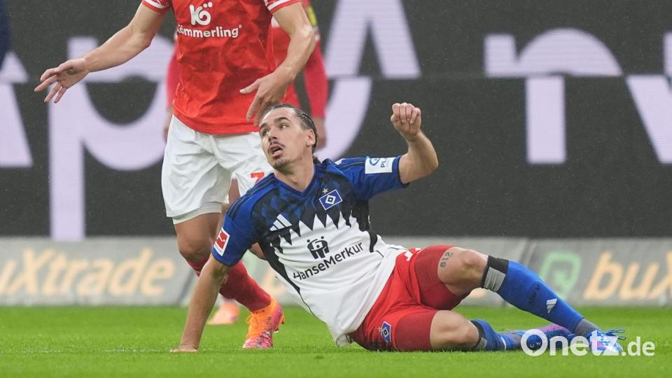 Spieler des Spiels: HSV-Doppeltorschütze Rayan Philippe (r) Bild: Marcus Brandt/dpa