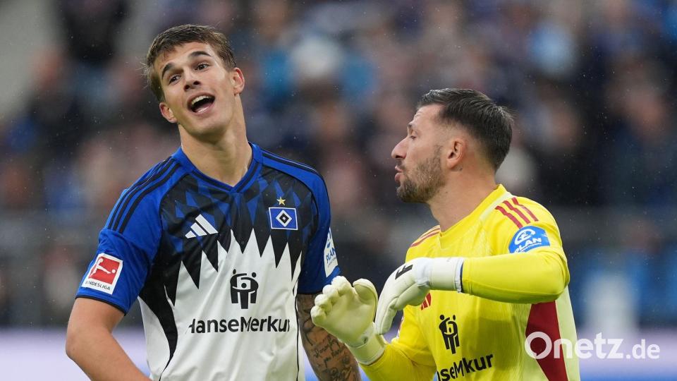Zwei Defensiv-Stabilisatoren des HSV: Luka Vuskovic (l) und Torwart Daniel Heuer Fernandes Bild: Marcus Brandt/dpa