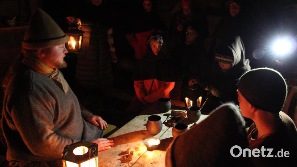 Geradezu mystisch war es in den Häusern im Geschichtspark. Bild: kro