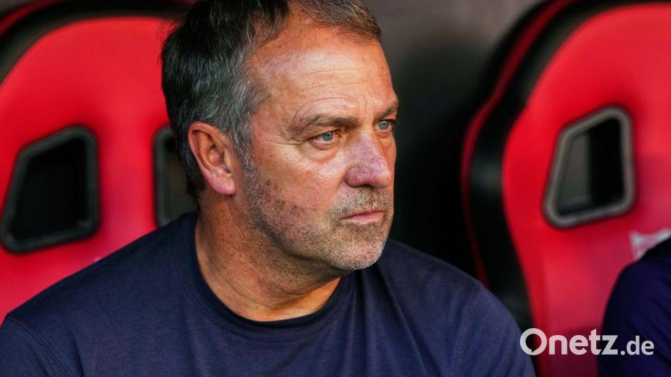 Hansi Flick muss die nächste Niederlage mit dem FC Barcelona wegstecken. Bild: Jose Breton/AP/dpa