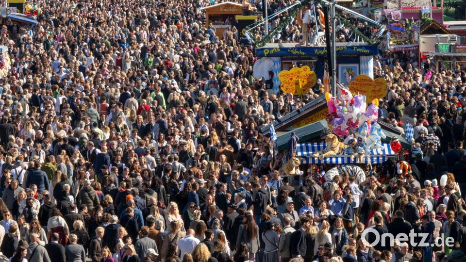 Gleich an zwei Tagen musste die Wiesn wegen Überfüllung geschlossen werden. Bild: Peter Kneffel/dpa