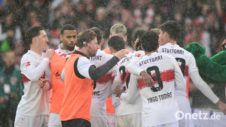 Der VfB jubelte kollektiv über den Treffer von Bilal El Khannouss. Bild: Bernd Weißbrod/dpa