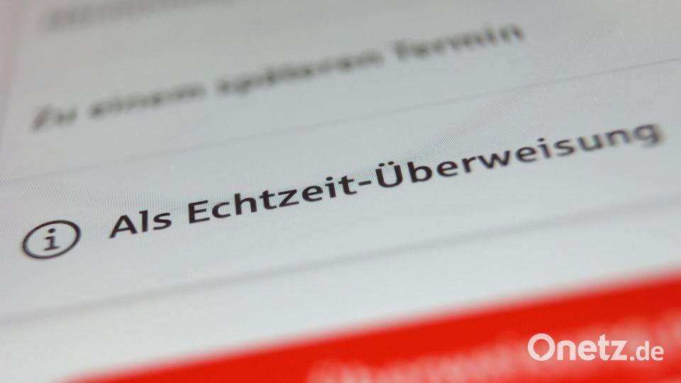 Innerhalb von Sekunden ist das Geld von einem aufs andere Konto überwiesen. (Symbolbild) Bild: Karl-Josef Hildenbrand/dpa