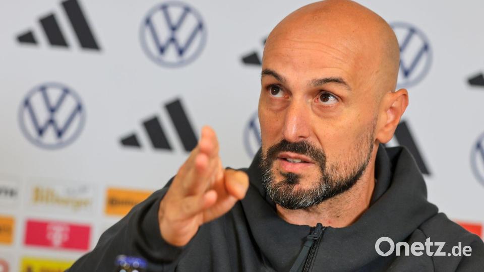 Gibt den Weg für die U21 vor: Trainer Antonio Di Salvo. Bild: Jan Woitas/dpa
