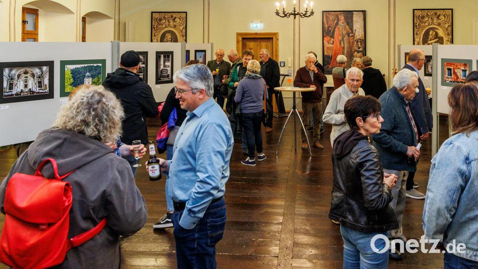 Rund 50 Gäste ließen sich die Vernissage der Ausstellung &quot;In Pfreimd und um Pfreimd herum&quot; im Bürgersaal nicht entgehen. Bild: sus