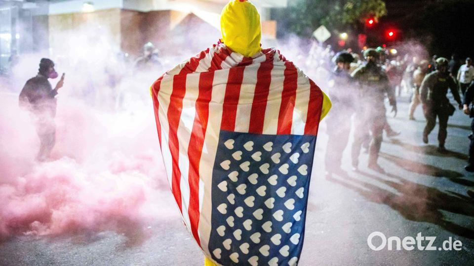 Es gibt Proteste gegen die Einwanderungsbehörde ICE in Portland. Bild: Ethan Swope/AP/dpa