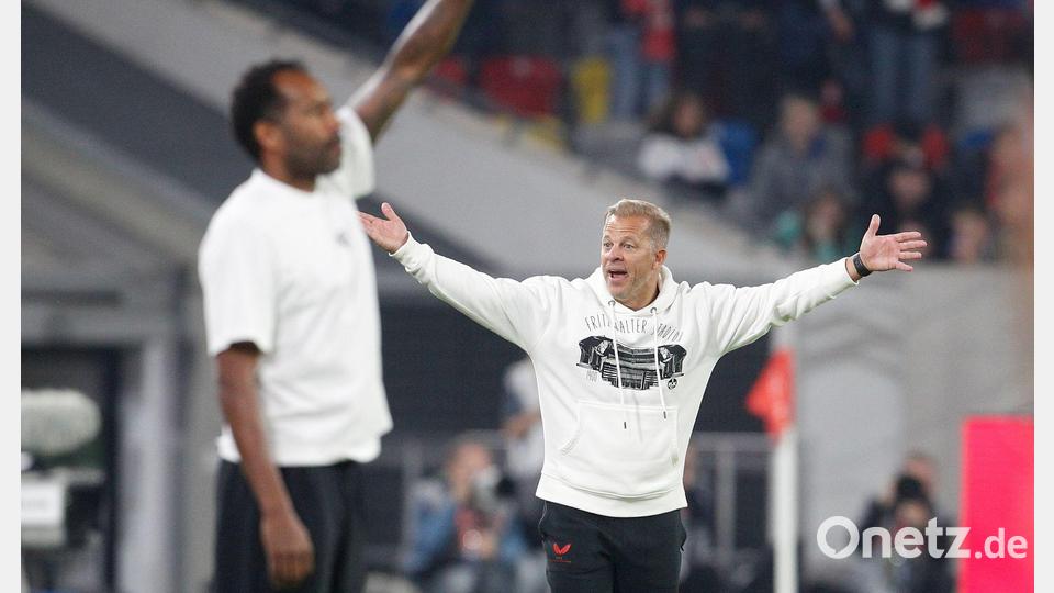 Markus Anfang (r) wird bei Fortuna Düsseldorf Nachfolger von Daniel Thioune. (Archivbild) Bild: Roland Weihrauch/dpa
