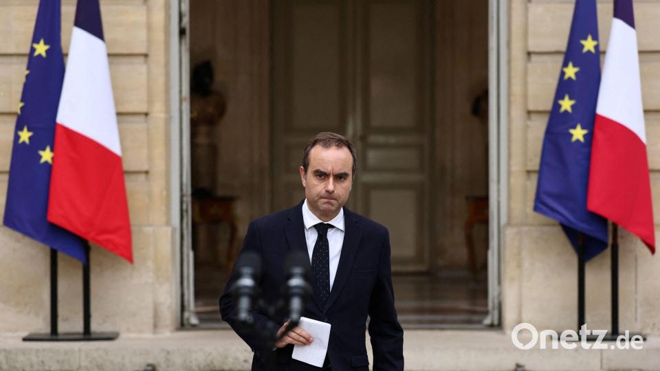 Der zurückgetretene Premier soll in Paris bis Mittwoch einen Ausweg aus der politischen Krise finden. Bild: Stephane Mahe/Reuters Pool/AP/dpa