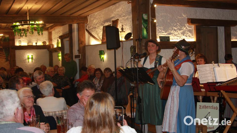 Nicht nur die &quot;Koiserweiwer&quot;, auch der Zitherclub war am Sonntag ein Besuchermagnet. Bild: wro