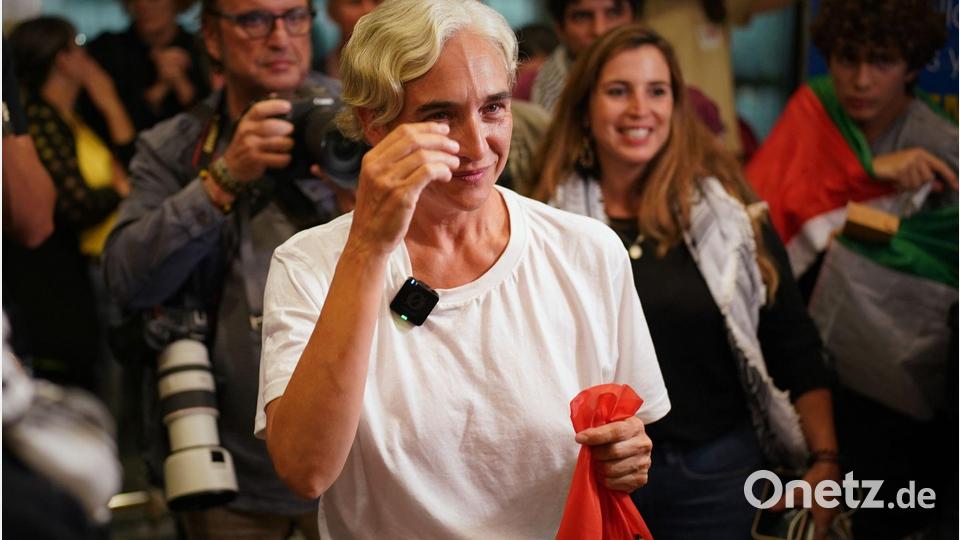 Barcelonas frühere Bürgermeisterin Ada Colau gehörte zu den mehr als 400 Menschen, die in Gewahrsam genommen wurden. Bild: Joan Mateu Parra/AP/dpa