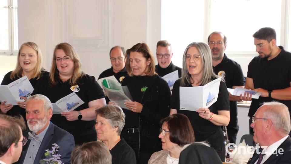 Der Lehrerchor sang unter anderem &quot;Dancing Queen&quot;. Bild: kro