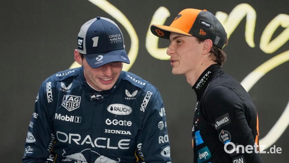 Wird für WM-Spitzenreiter Oscar Piastri (r) Titelverteidiger Max Verstappen noch zur Gefahr? Bild: Vincent Thian/AP/dpa