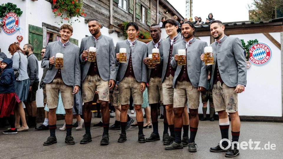 Die Stars des FC Bayern durften zufrieden auf dem Oktoberfest anstoßen. Bild: Matthias Balk/dpa