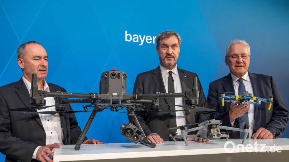 Ministerpräsident Söders Botschaft für den Umgang mit Drohnen ist klar: Abschießen statt Abwarten. Bild: Peter Kneffel/dpa