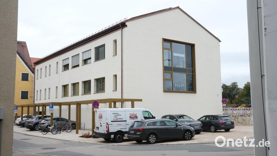 Der Freistaat investierte 8,5 Millionen Euro in den Bau der Dienststelle des Bayerischen Landesjugendamtes in der Fronberger Straße in Schwandorf. Bild: Hirsch